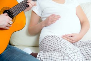 گوش کردن آهنگ در بارداری